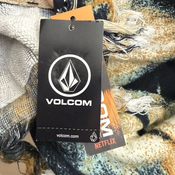 NEW Outer Banks X Volcom Pogue Party Blanket Tie Dye Tassel Y2K Beach Netflix - Picture 5 of 7